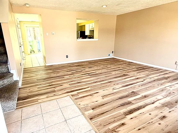 3rd image of 25 Dorchester Cir