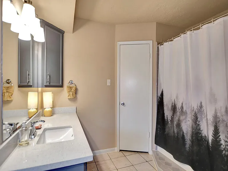 21902 Meadowhill Dr — Photo 26