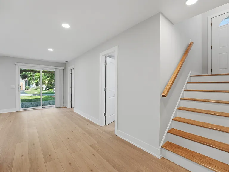 136 Edgewater Dr — Photo 7