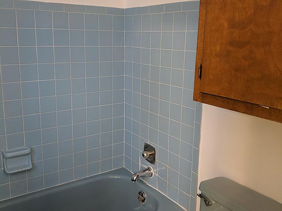 5th image of 6095 Honeygate Dr