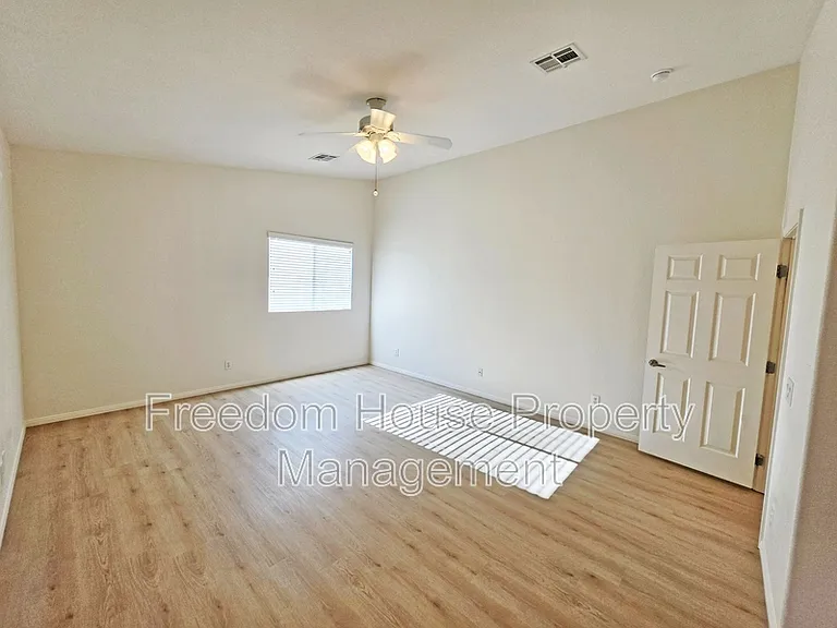 6451 Goodale St — Photo 36