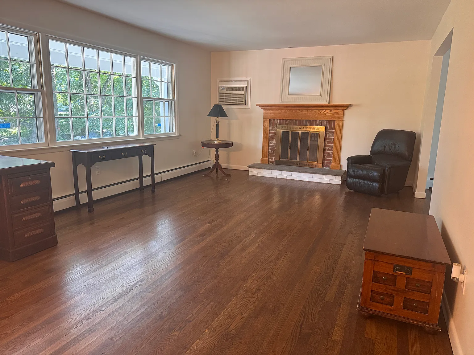 3 bed, 1400 sqft, $4,500 — Photo 3