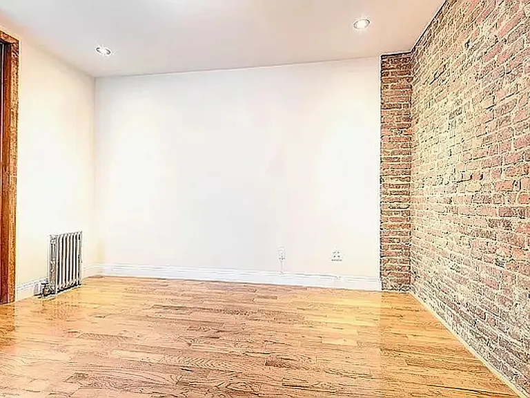 160 Sherman Ave #7 — Photo 2