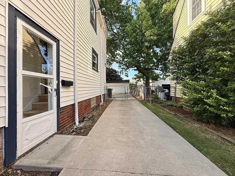 8018 Theota Ave — Photo 44