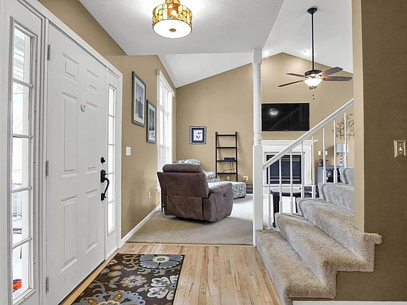 3rd image of 313 Cambridge Dr