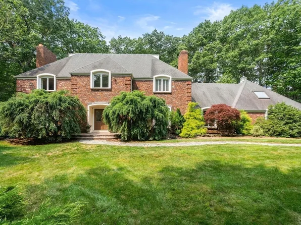 11 Fox Run Rd, Dover, MA 02030