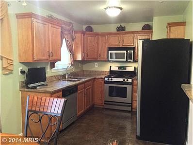 Kitchen with gorgeous ceramic tile!!