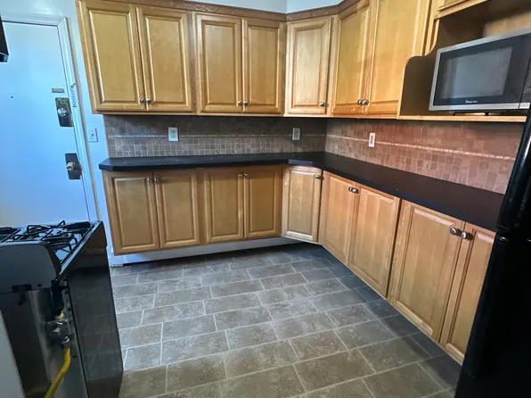 153 Avenue East image 3 of 10