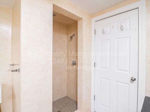 5th image of 715 Parker St APT 9