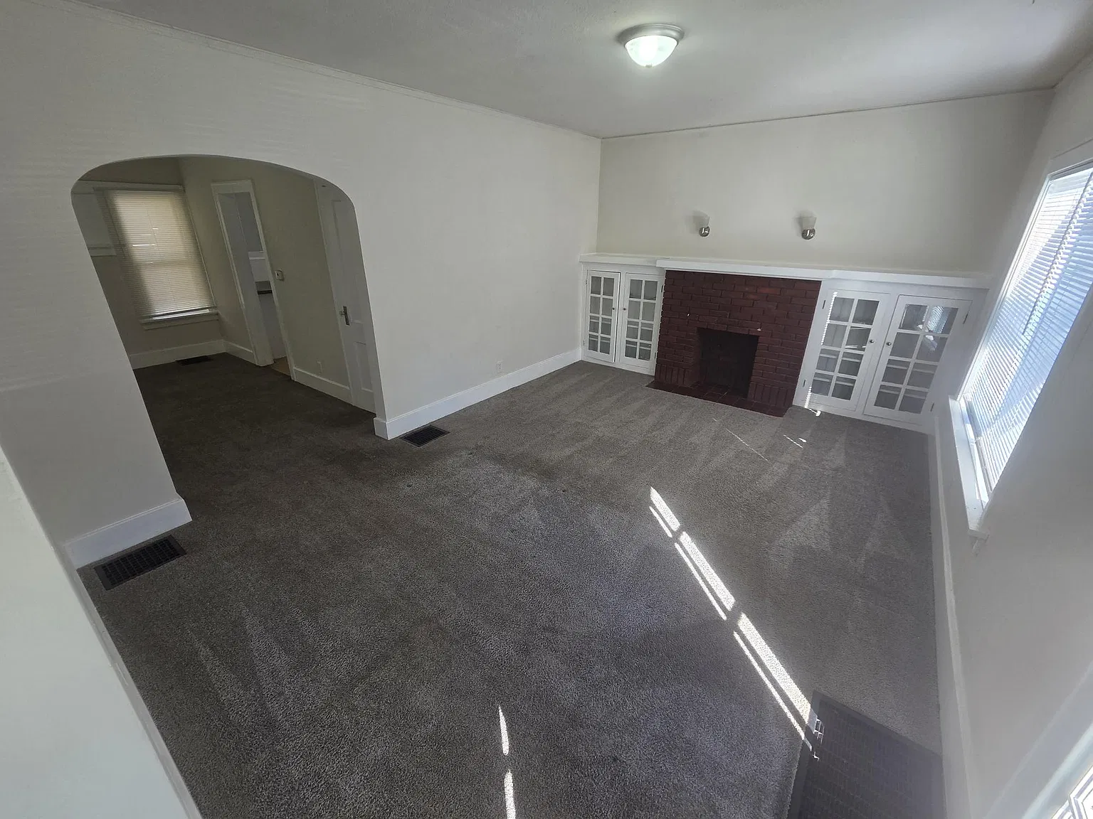 2 bed, 1.5 bath, 1038 sqft, $1,195 — Photo 2