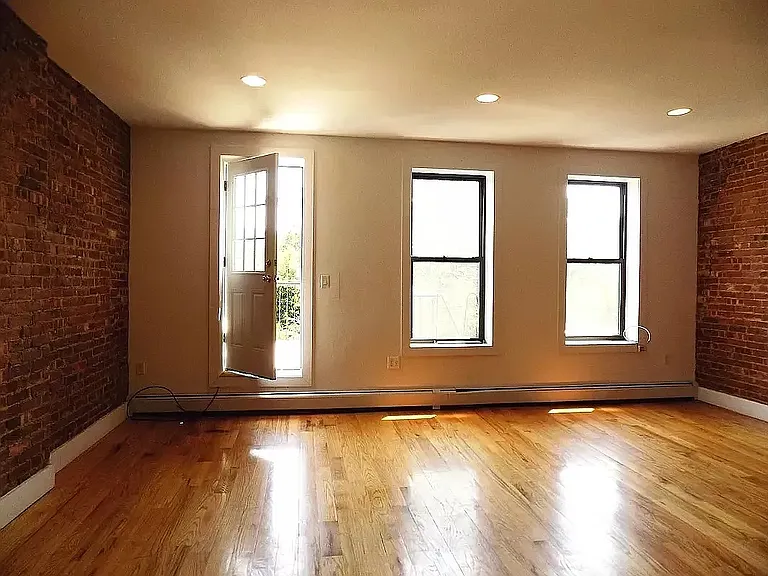 124 Bainbridge St #3 — Photo 2