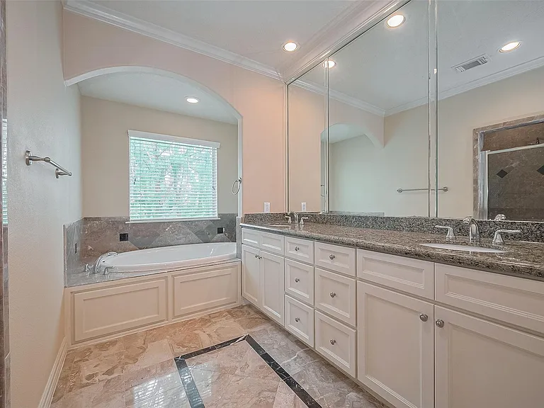 1419 Thompson St — Photo 39