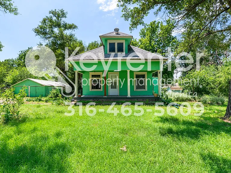 325 N Tracy St — Photo 1