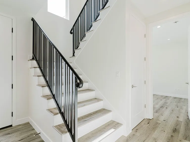 8107 Lemona Ave — Photo 11