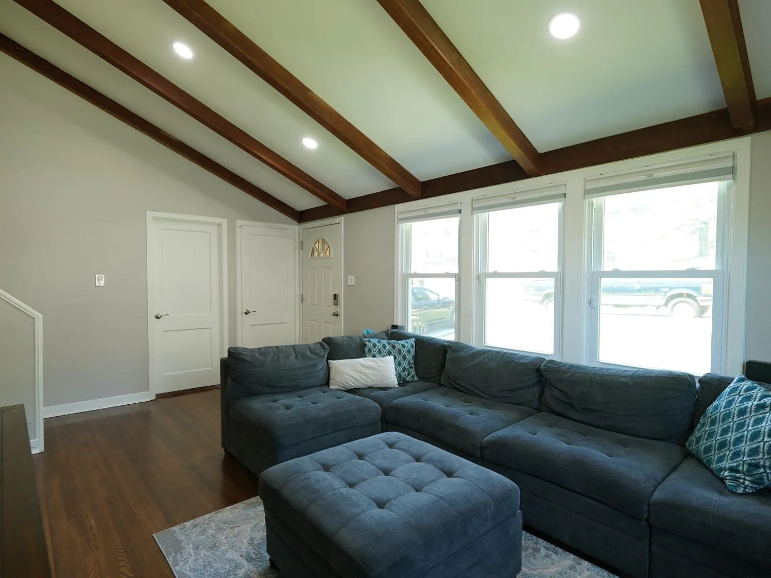 3 bed, 1.5 bath, 1184 sqft, $2,600 — Photo 2
