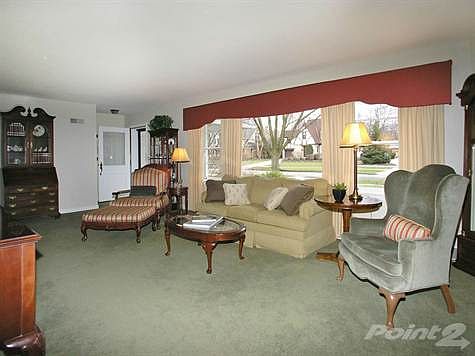 004_Living Room (alt)
