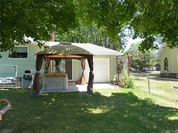 3rd image of 30 Falconer St