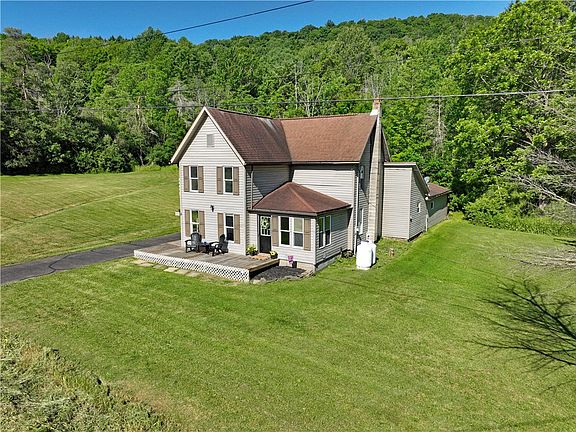 4th image of 8 Hill Rd