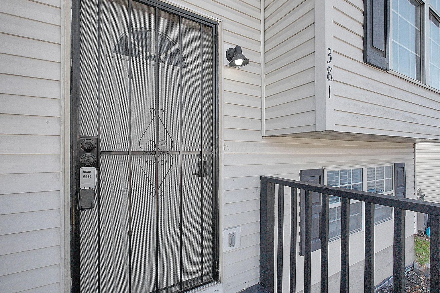 Listing photo 5 for 381 Chatterly Ln