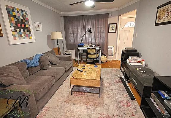 4th image of 1905 E 51st St