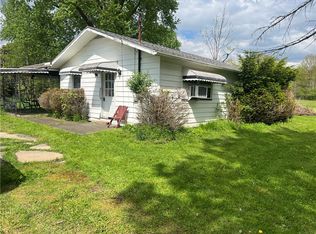 1630 Pymatuning Dr, Jamestown, PA 16134