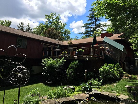 3rd image of 40 Halley Dr