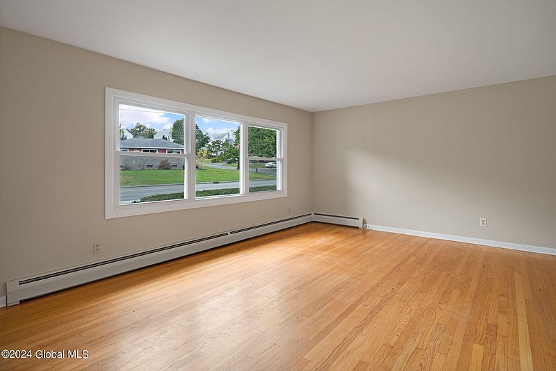5th image of 251 Woodlawn Avenue