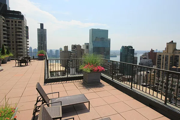 Rented by Keller Williams NYC | media 31