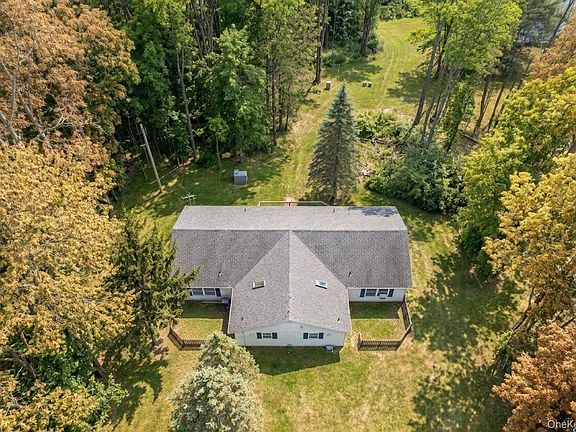 4th image of 380 Fraser Road