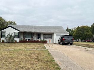 127 N Walnut St, Douglass, KS 67039