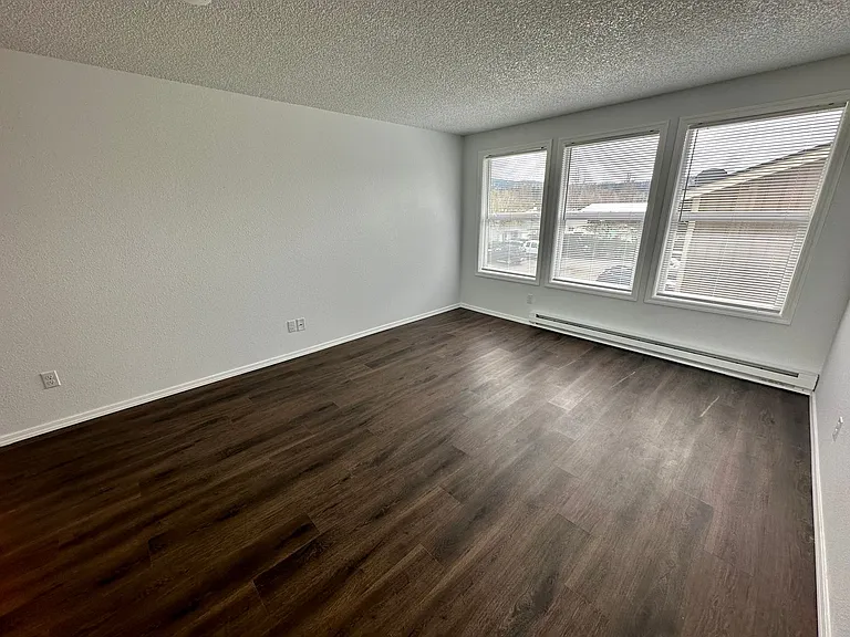 2328 Queen St #12 — Photo 4
