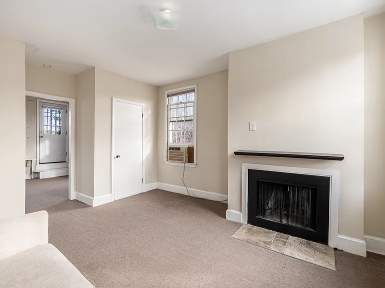 722 E St NE #2 — Photo 15