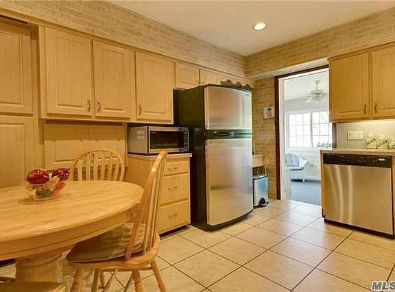 5th image of 232 Willetts Ln