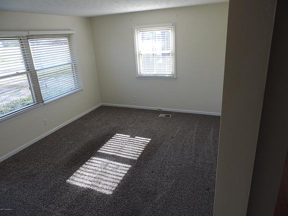 4th image of 7512 Russell Ave