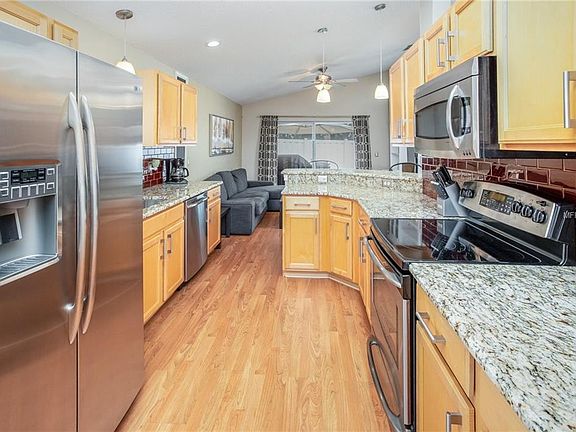 4th image of 1590 Earhart Ln