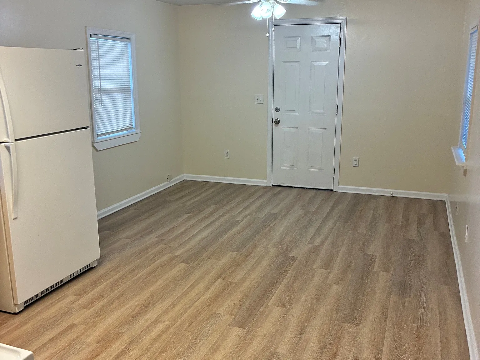 5411 Harrold Avenue — Photo 3