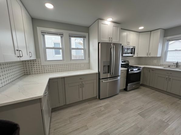 20 Van Dyke Pl APT 1