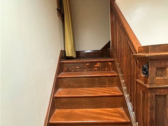 Stairs to go 2nd floor