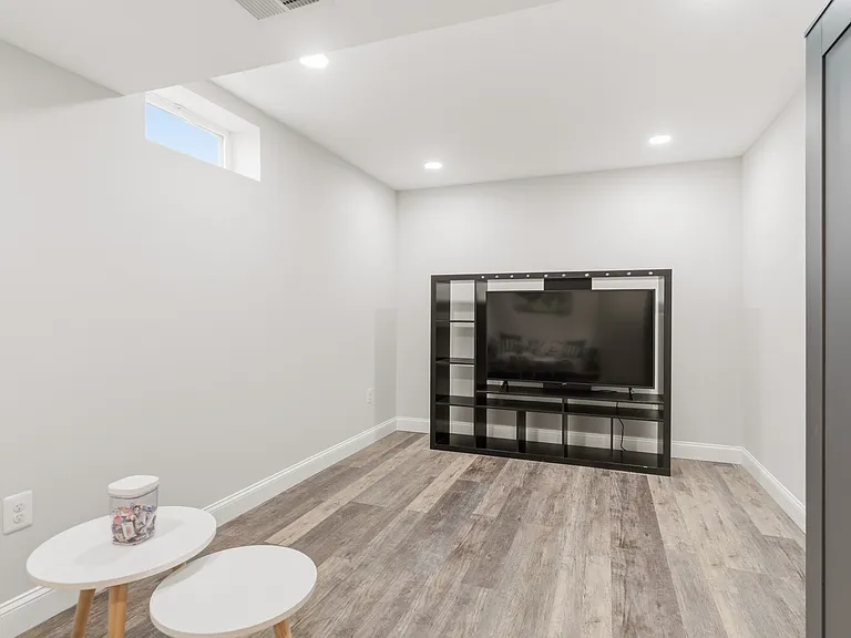 512 Quarry Point Rd — Photo 48