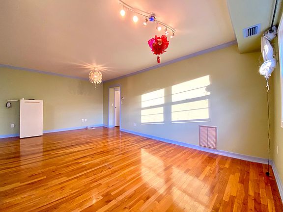 3rd image of 163 Cromwell Ave APT 3D