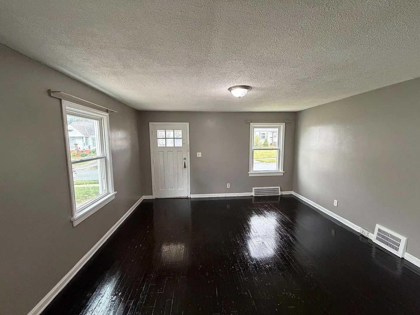 3 bedroom, 1 bath in Garfield Hts — Photo 2