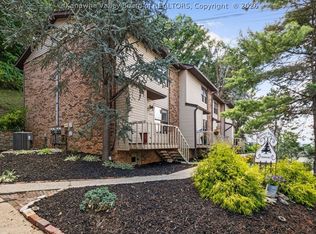 1822 Mountain Dr, South Charleston, WV 25303