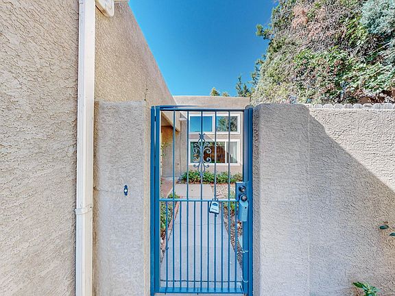 2nd image of 9508 Sierra Vista Ct NE