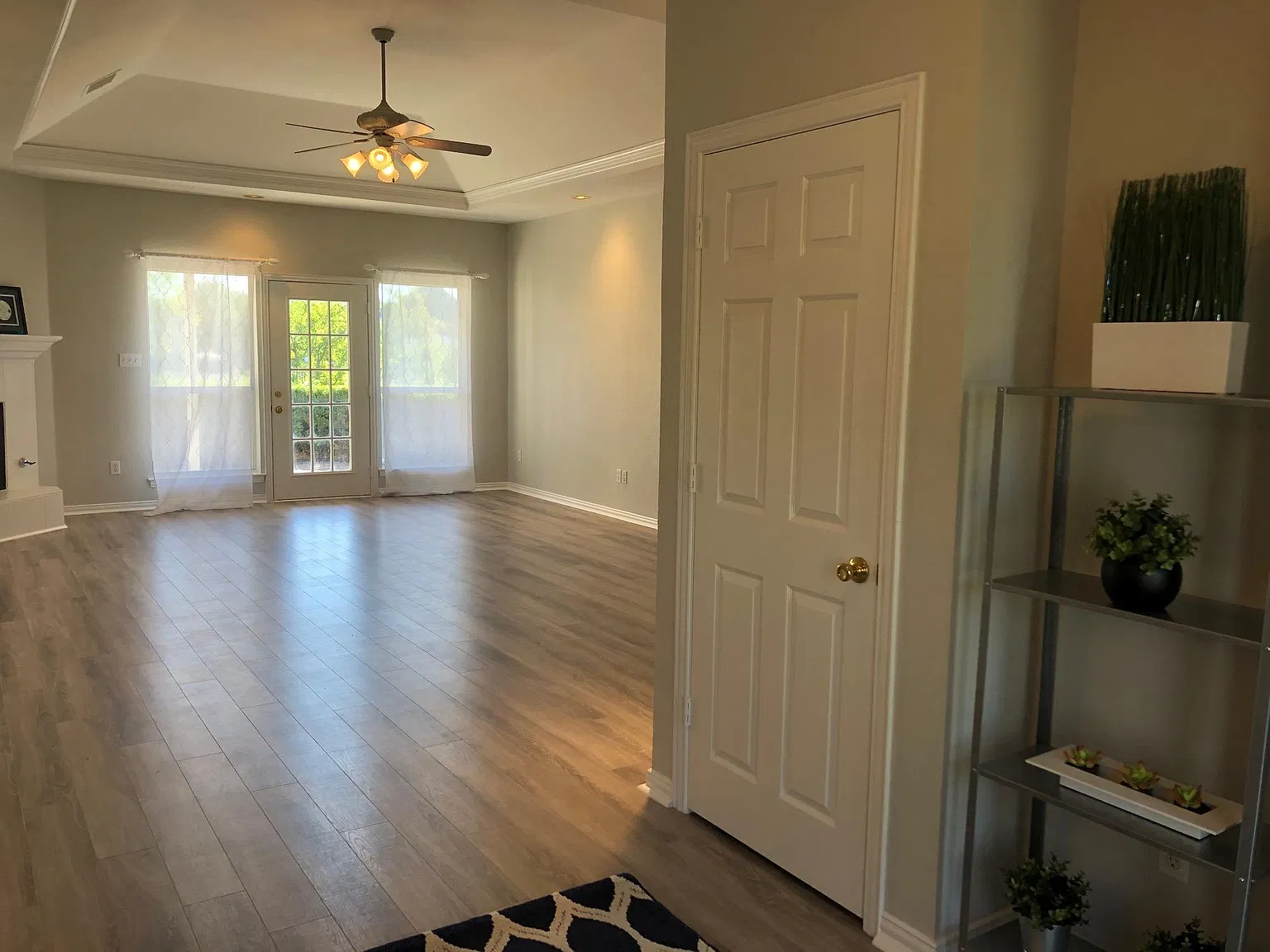 3 bed, 2.5 bath, 2628 sqft, $5,000 — Photo 3