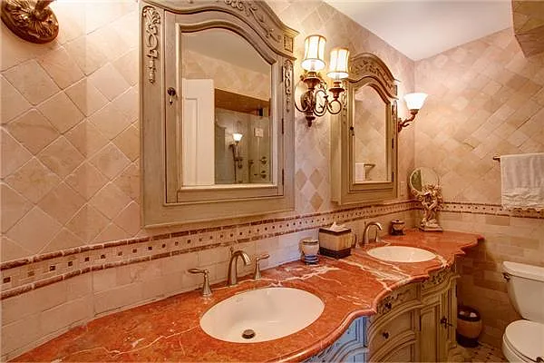 Sold by TNG Nassimi Realty | media 32