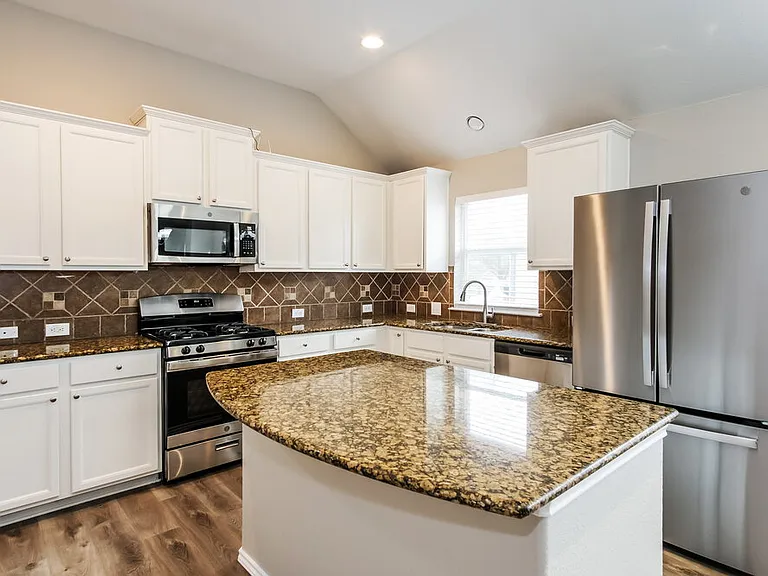 837 Clear Springs Holw — Photo 7