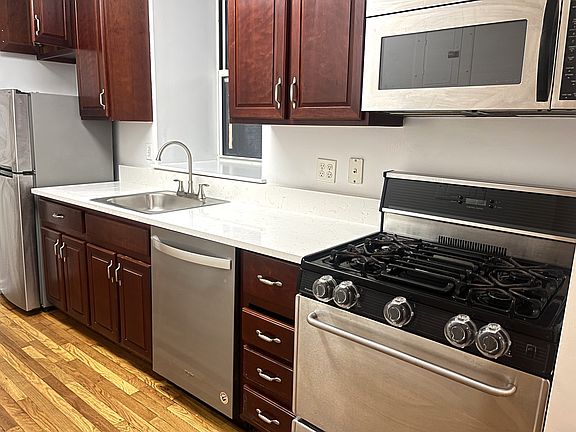 4th image of 137 W 82nd St APT A