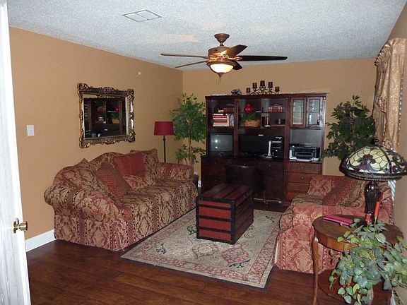 4th image of 1367 Stewart Dr
