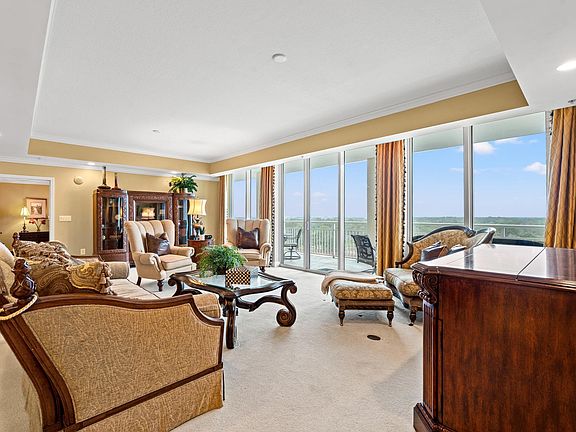5th image of 9547 Edgerton Dr. #904