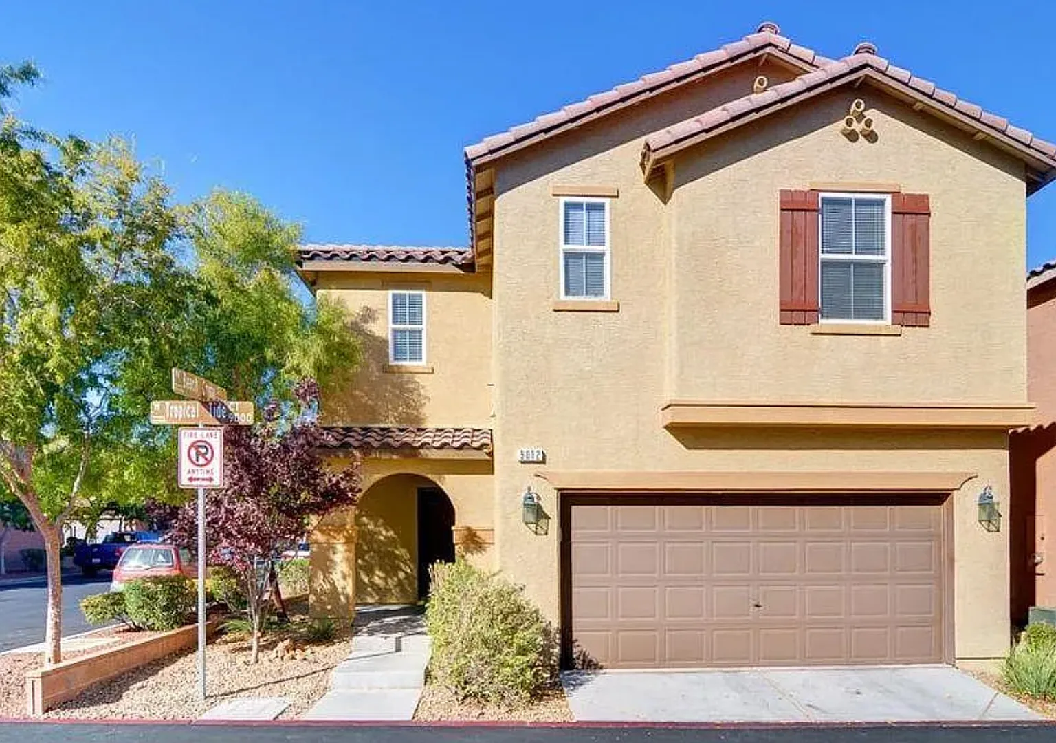 Beautiful 4 bedroom home in a gated community in Centennial Hills. — Photo 1